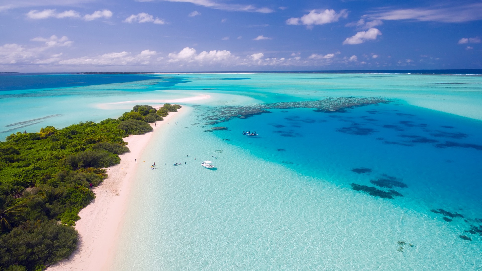 10 reasons to honeymoon in the maldives pristine blue water